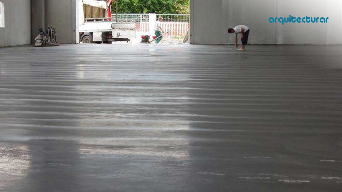 Pavimento de hormigón fratasado en una obra de rehabilitación